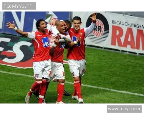 本菲卡逆转AC米兰4-3帽子戏法引发争议判罚全场沸腾