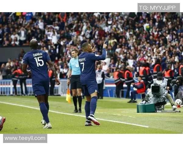 欧联杯激战回顾巴黎圣日耳曼与阿森纳1比1平局红牌争议引发全场热议