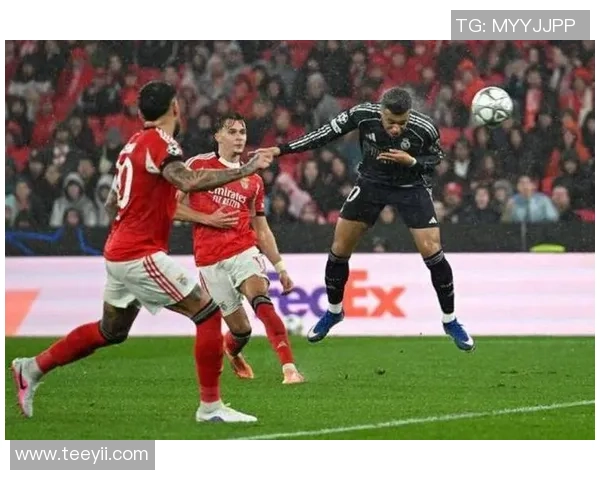 世界杯激战里昂逆转本菲卡红牌争议引发全场热议与转会传闻