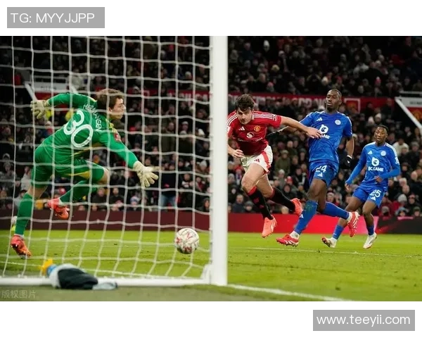 足总杯激战莱比锡大胜曼联补时进球引发争议判罚全场沸腾