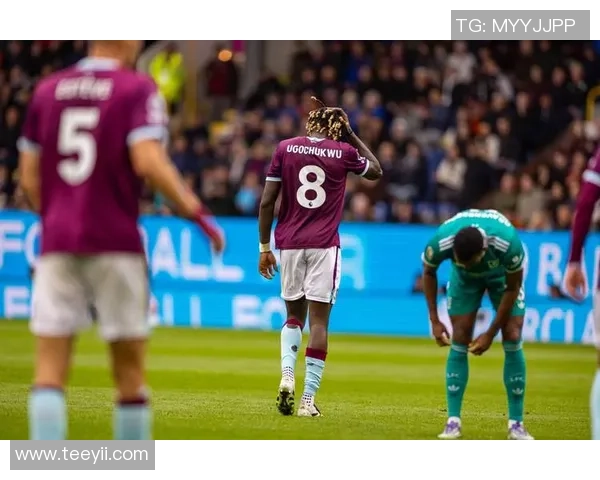 英超焦点战巴萨逆转皇马乌龙球引发争议判罚全场沸腾 英超焦点战巴萨逆转皇马乌龙球引发争议判罚全场沸腾