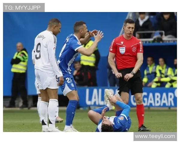 西甲激战:多特蒙德大胜切尔西引发争议判罚全场沸腾 西甲激战:多特蒙德大胜切尔西引发争议判罚全场沸腾